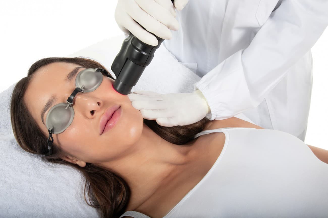 RedTouch PRO - laserová rejuvenizácia pleti v Skin Poetry Prešov